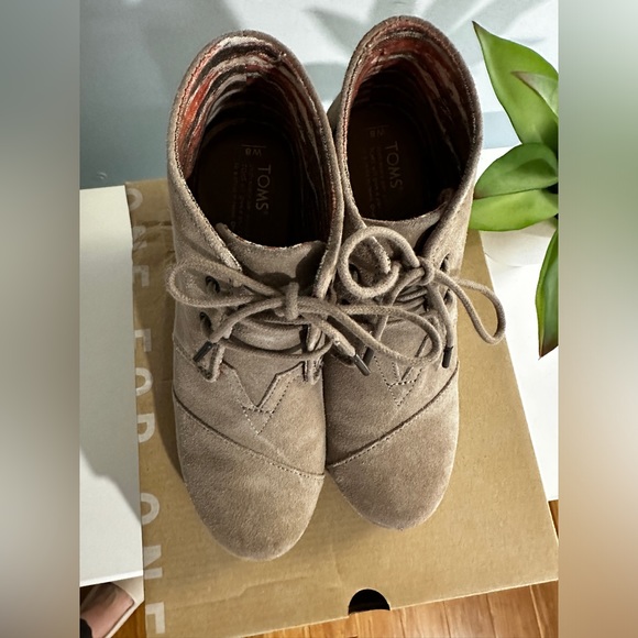 Toms Dessert Wedge Taupe Suede Bootie - Picture 2 of 5